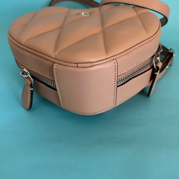 Coach Heart Crossbody Bag With Quilting Buff - Picture 7 of 13